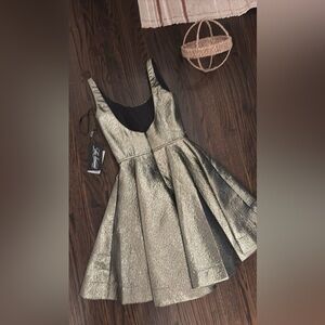 New La Femme Shimmering Gold Sleeveless Dress 0